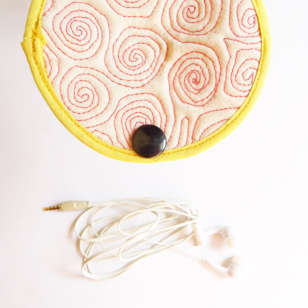 kuskatstudio's tweet image. Embroidered cord holder/iphone lover gift/cord keeper/gift for her/earphon… tuppu.net/fae80269 #tprtg #CordWrap