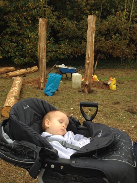 WWHHi's tweet photo. All the family are involved in the #henge build at #TheMeadsCommunityWoodland #Sittingbourne. Why not come along and visit today? https://t.co/tObKVSDboF