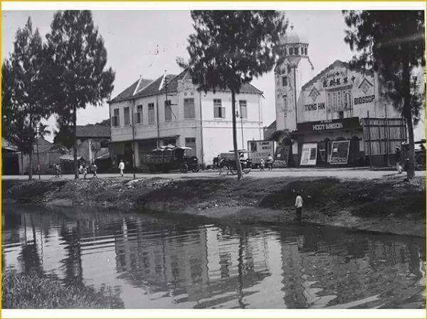 3. Bioskop Gili, Bioskop Satria atau Bioskop Tiong Hin tahun 1927.

Berlokasi di Jalan Pegirian Surabaya. #STD