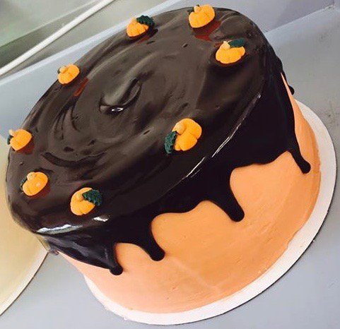 On our way to <a href="/BarnesFarmersMk/">BarnesFarmersMarket</a> with plenty of fine #cakes - send us your order by Twitter! #londonfarmers