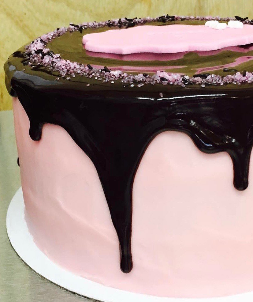 It's 10am and we're off at <a href="/BarnesFarmersMk/">BarnesFarmersMarket</a>.  Come along for all your cake needs! #cakes #londonfarmers