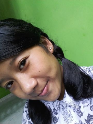 Liat kamu senyum aku udah seneng kok 😍😘 <a href="/EmalaPutrii_/">emaa</a>