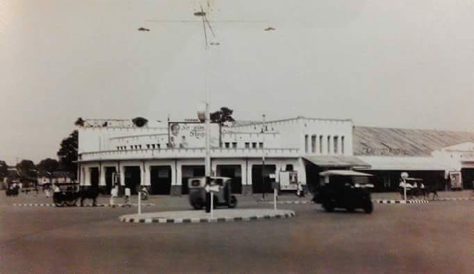 4. Bioskop Kranggan Awal. 
Lokasi bioskop ini kini menjadi BG Junction. 

Foto koleksi Asia Malor milim Bapak Edi E Samson. Th tdk diketahui