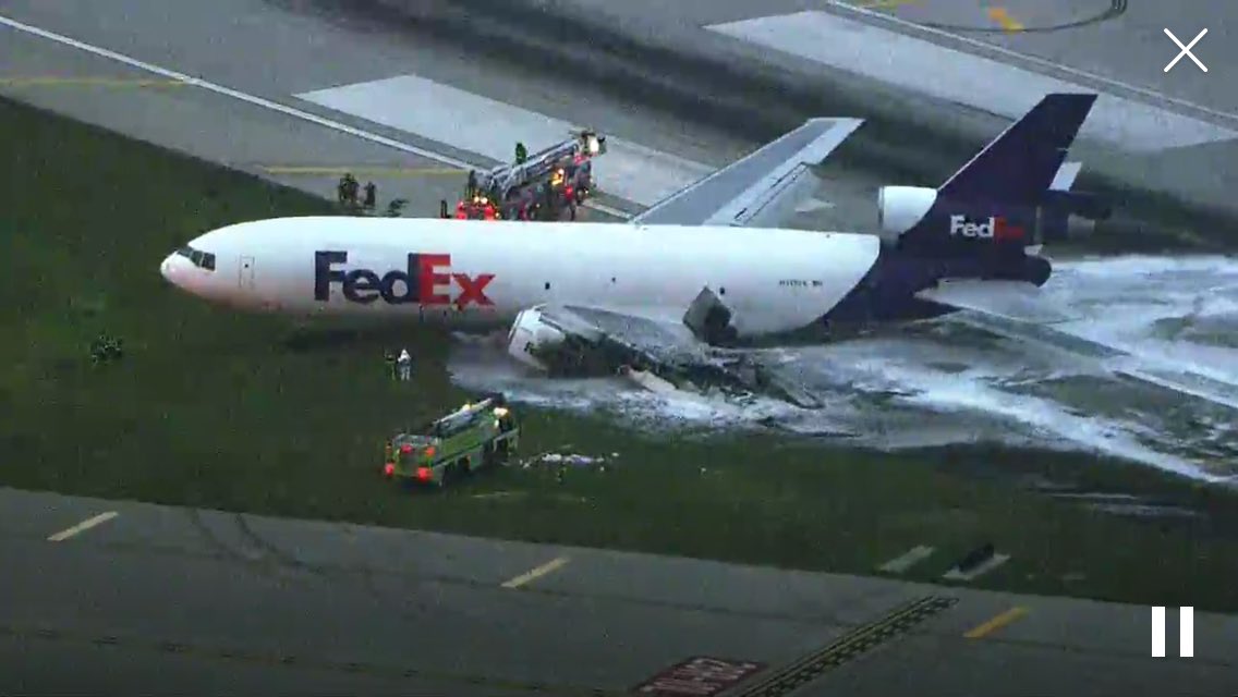 gschoch's tweet photo. FEDEX cargo plane catches fire at Fort Lauderdale. https://t.co/qZDGLKqNtu