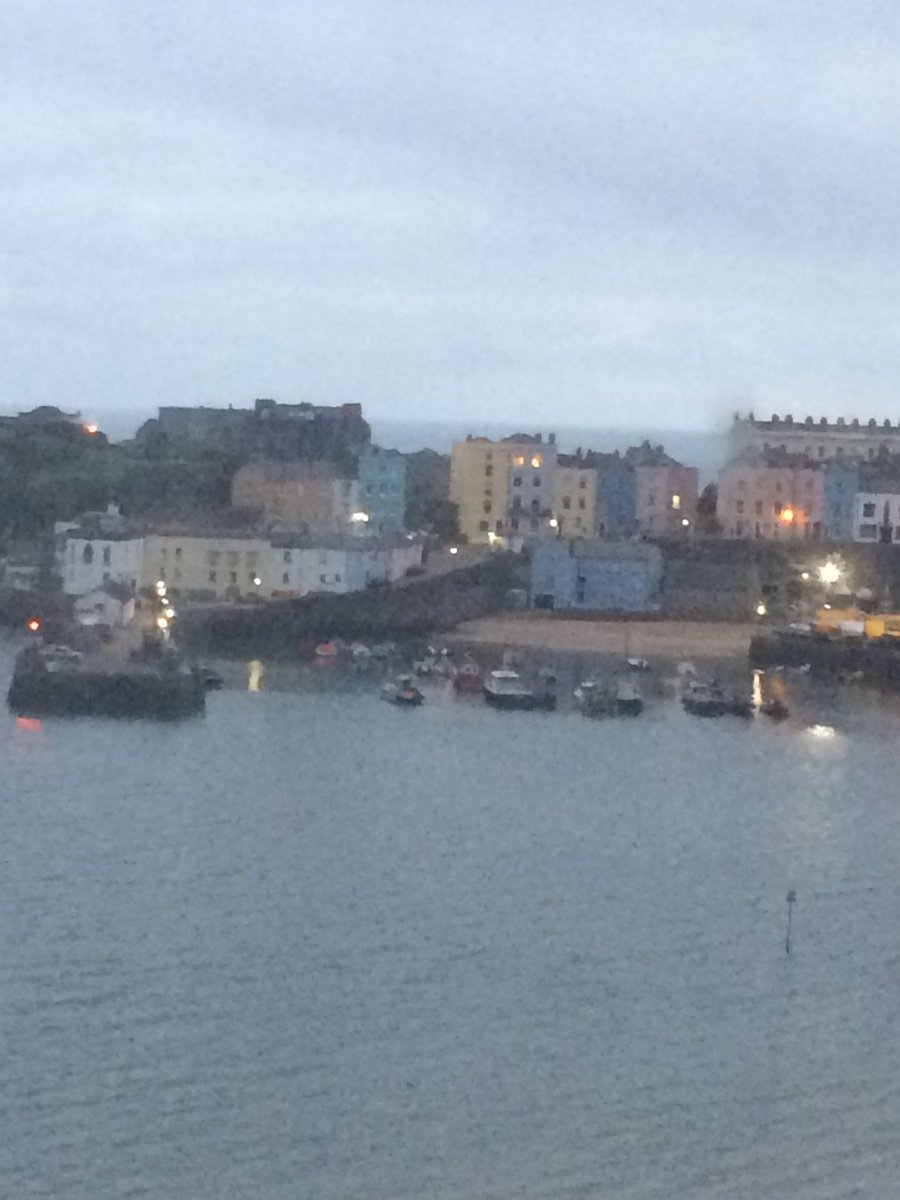 16lizwilliams's tweet photo. Got to be the best view to wake up to! #Tenby harbour #Fourcroft Hotel #visit Wales #halfterm getaway 😊 https://t.co/qwwjM1cvXS