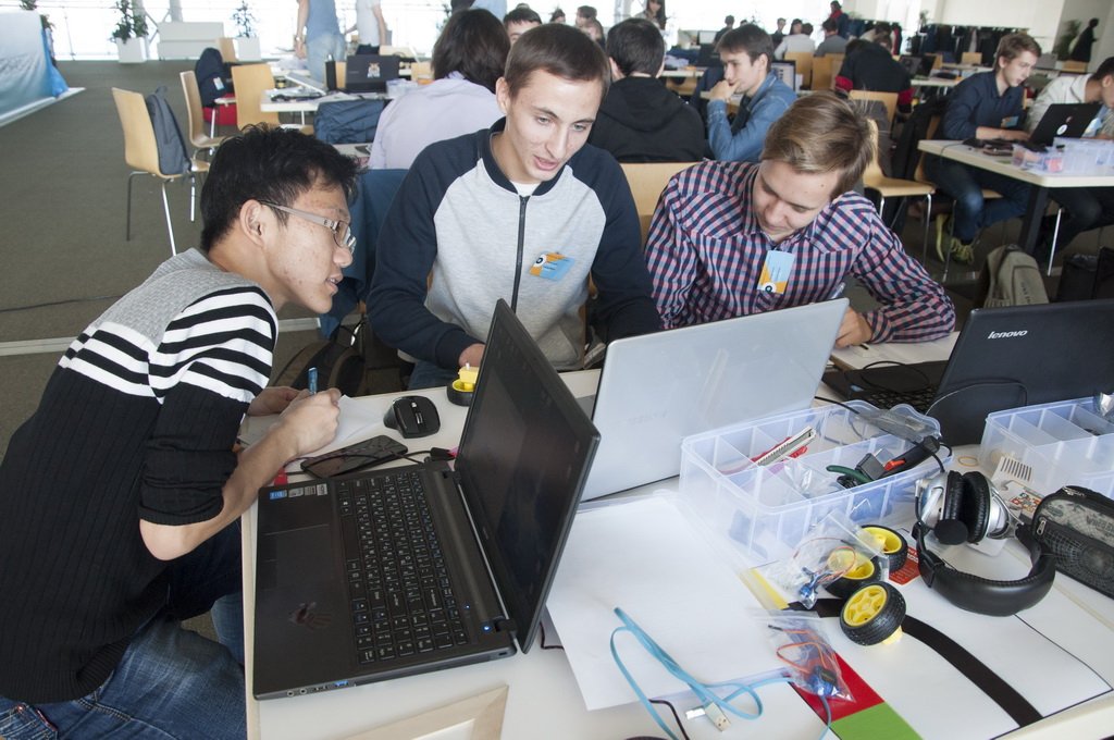 dvfufefu's tweet image. Первый турнир по робототехнике #RoboticsTournament проходит в #ДВФУ #FEFU 29-30 октября dvfu.ru/news/fefu-news…