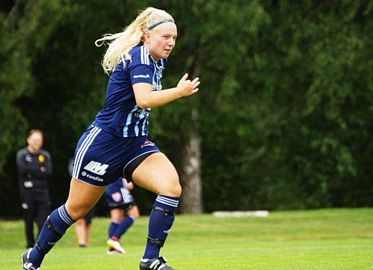 HusqvarnaFF's tweet photo. Grattis Jennifer Karlsson. Nominerad till årets mittfältare på Fotbollsgalan. Lycka till! @@JPsporten @kaaaarlsson #framtidenärblå https://t.co/yH112PsP7E