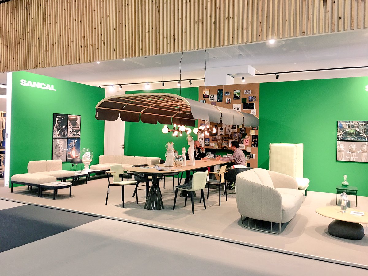 Red_Diseno_FMRE's tweet photo. Day 5.- Thanks to @cosinestudio and @montaggiostand for your work done in design and construction of the Red brands booth. #REDorgatec https://t.co/YUHoD1LaTv