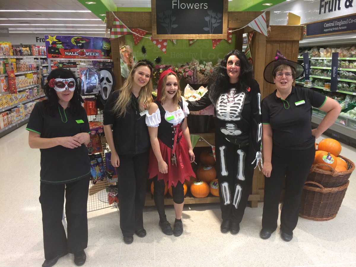 ben_birdsall's tweet photo. Anstey colleagues having some fun with the customers this Halloween #engagingmembers https://t.co/6weEhncHN8