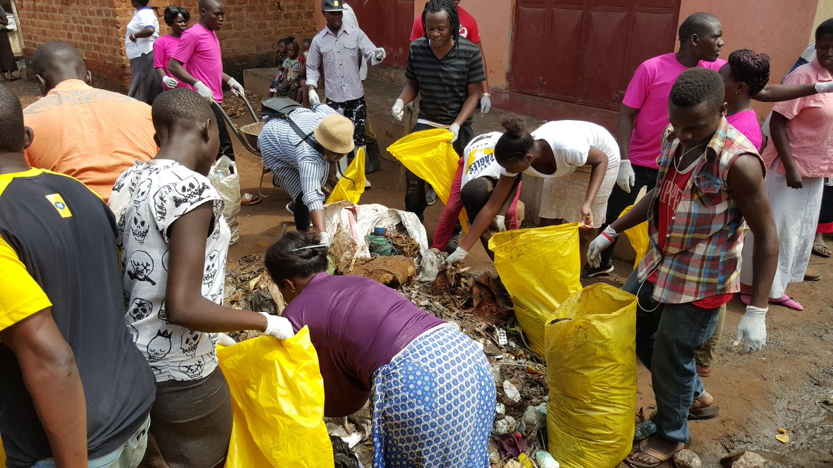 upmra's tweet photo. Removing kaveera from solid waste,selling it to recycling factories in Uganda.#20 industries are buying this waste to make useful products. https://t.co/HdPGG6I4Nw
