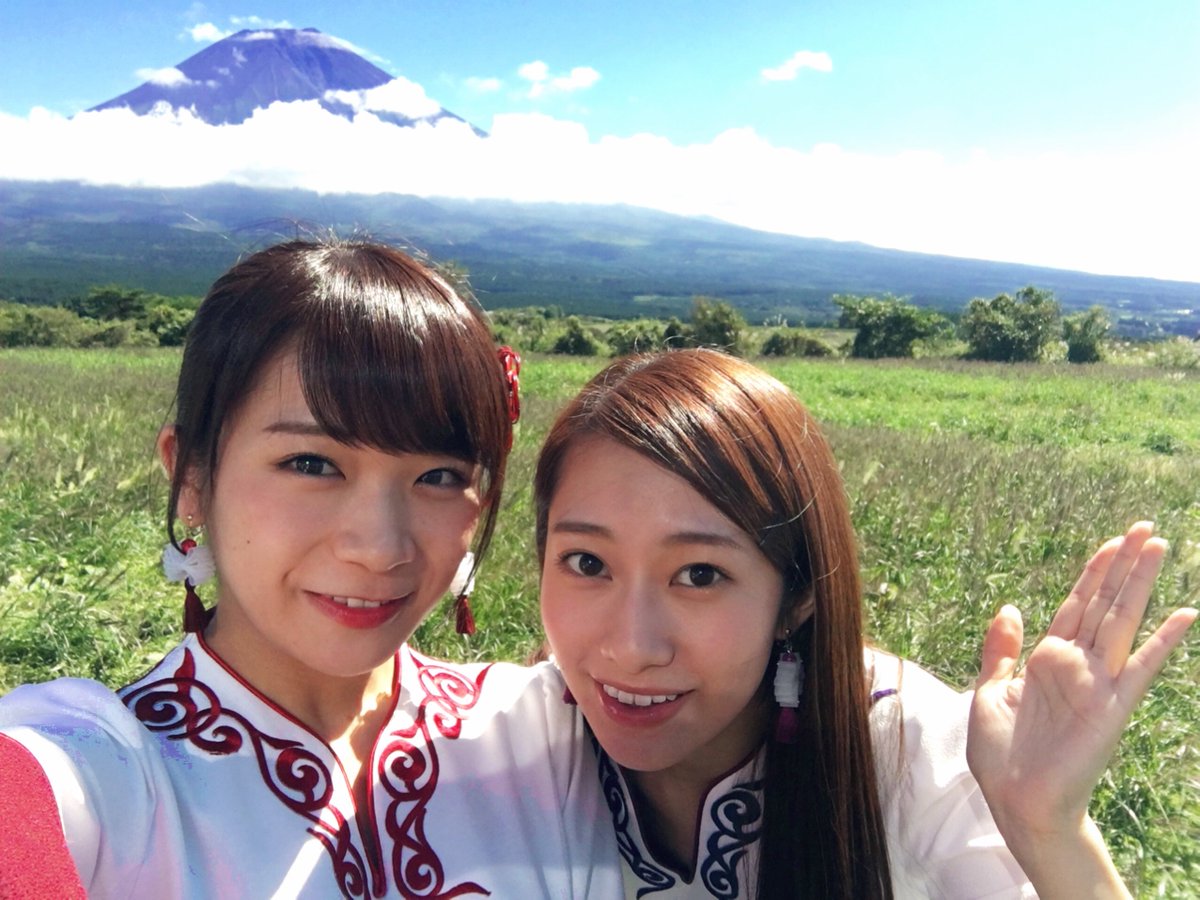 Inagaki Yoshihiro 乃木坂46 サヨナラの意味 ロケ地探し 富士宮市人穴の気持ちの良い広大な牧草地 Mvにはエノコログサの変異種ムラサキエノコロが映ってるが 牧草収穫で綺麗に刈られてた 中央付近の潅木の帯は 牧草地に細長く開いた窪地 たぶん