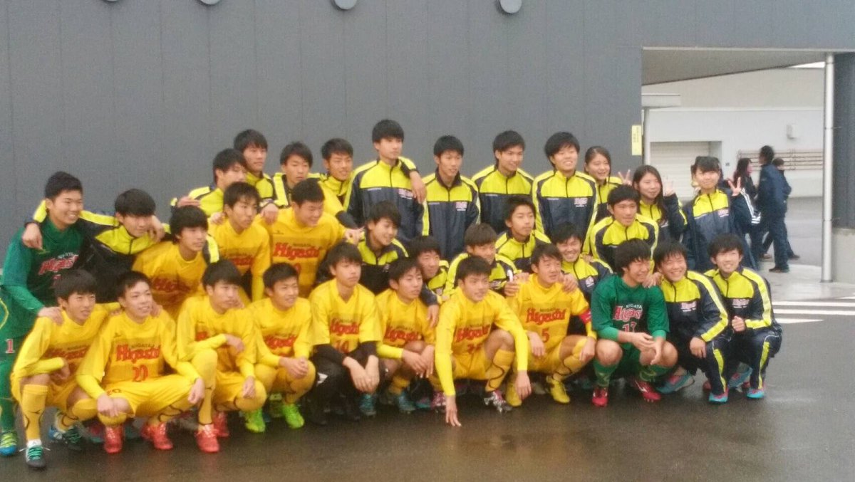 syoya0614's tweet photo. ずっと続けてきたサッカー今日で終わりになりました。親に無理言って新潟に出してもらって
東にきてサッカー出来てほんとによかった。
最高の仲間に出会えた事、過ごした時間が俺にとってはほんとに宝物！
1人だったおれをいろいろ支えてくれてほんとにありがとう！！ https://t.co/GcI5YAqgli