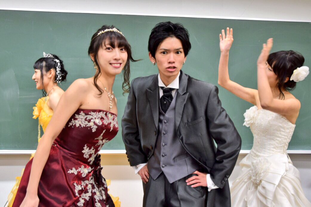 さがらごうち ミスター東北大グランプリ頂きました 右で舞っているのがミス優勝の菅原さん 左は惜しくもミスになれなかった方の サガラ です