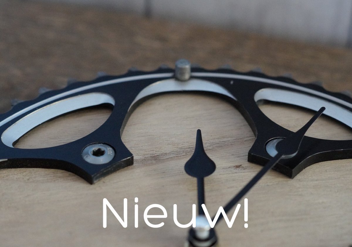 CycleConcept's tweet photo. Nieuw! Een klok gemaakt van een voorblad. Bestel de klok nu op:  https://t.co/zNHNu0m3aE … #tandwiel #klok #nieuw https://t.co/In9fsRkZZj