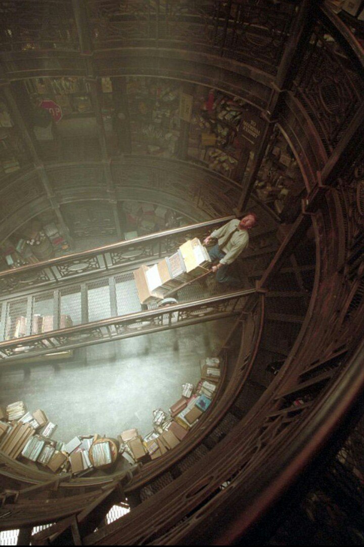 تويتر くちる على تويتر 映画で印象に残っている部屋 そんなの ドリーム キャッチャー のジョーンジーの記憶倉庫に決まってるじゃないですか T Co Ervtuxkaf3