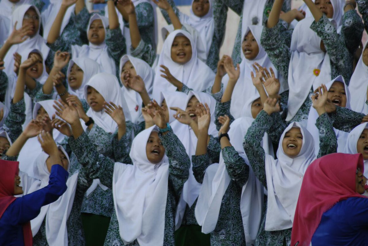 YadiIzzul's tweet photo. Songomaniawati siap  banjiri Stadion Maguwoharjo Sleman Yogyakarta Sambut final liga santri bersama musik Slank.@imam_nahrawi https://t.co/tV6tV0Ue4X
