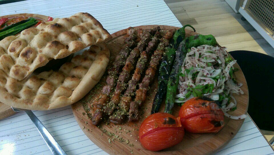 ferhatakkass's tweet photo. Naptın usta sen. (@ OSMANLI ET MANGAL w/ @sadi_unal) https://t.co/EXasgWYAFZ https://t.co/AWNoPBDxCD