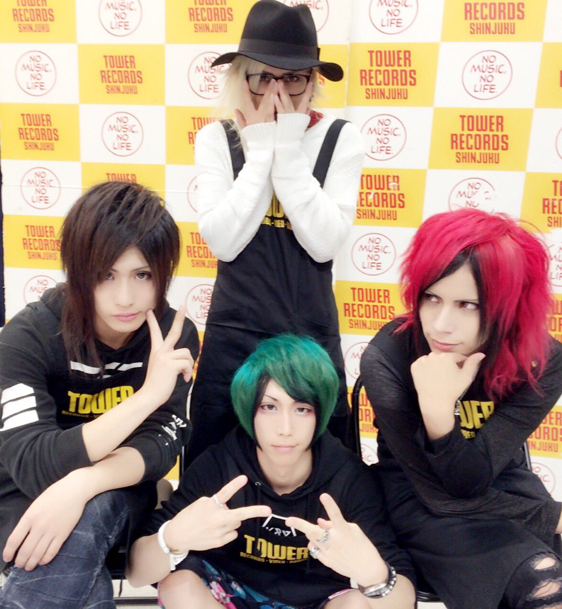 glamhaze_info's tweet photo. 10.23(日)
タワーレコードエプロン着用イベント
#タワーレコード池袋店
#タワーレコード新宿店 https://t.co/8g0FDXYIRR