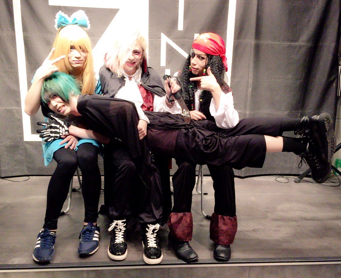 glamhaze_info's tweet photo. 10.29(土)
ハロウィンヘイズ
#渋谷ZEALLINK
#littleHEARTS新宿店 https://t.co/kZ8reZgCT2