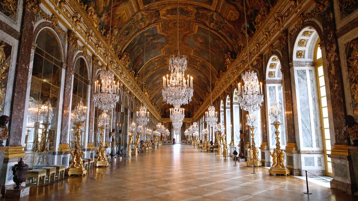 Людовик 14 клуб романтики. Версальский дворец лувр. Покоряя версаль король людовик клуб романтики. Покроя версаль. Покроя версаль.