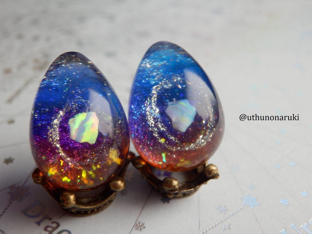 宇宙のなる樹 Na Twitteri レジンbot様 素敵な企画に当方も参加させてくださいませ 夜明け色宇宙たまご 夜明け をイメージしたクリアからブルーを経てオレンジの陽光へ至る空を表現した空色のたまごです 三色以上の彩り展