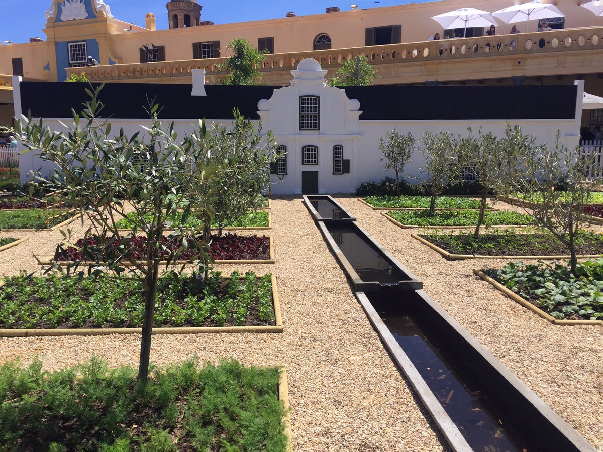tulipandphoenix's tweet photo. So much to see and do at the @CT_FlowerShow at the @CapeTownCastle 🌲🌻🌲🌼🌳🌺 #CTFS2016 https://t.co/wrfOsxCypH