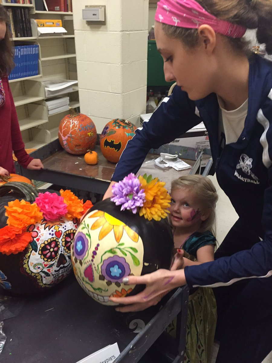 LPHSArt's tweet photo. Would like to give a big THANK YOU to all the NAHS members who helped with HALL-o-ween event last night! 🙌❤️🎨 https://t.co/Hil6AH26fV