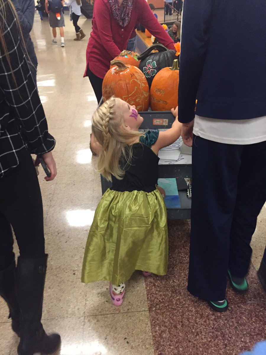 LPHSArt's tweet photo. Would like to give a big THANK YOU to all the NAHS members who helped with HALL-o-ween event last night! 🙌❤️🎨 https://t.co/Hil6AH26fV