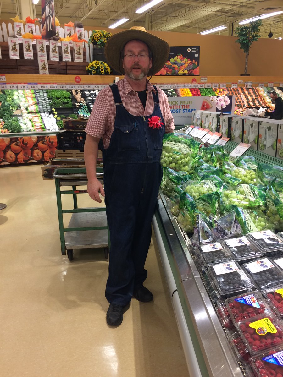 RASS368's tweet photo. #MarketMoments Halloween Party today! Trick or treating and air brush tattoos at the store! Some of our staff is ready! https://t.co/KvZzRBXkZo