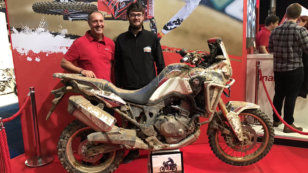 HondaUKBikes's tweet photo. Mutual respect: TT legend Conor Cummins chats to 4-times World Champ Dave Thorpe about racing Weston Beach Race on an Africa Twin. #HondaDBS https://t.co/bJlmmAyW3H