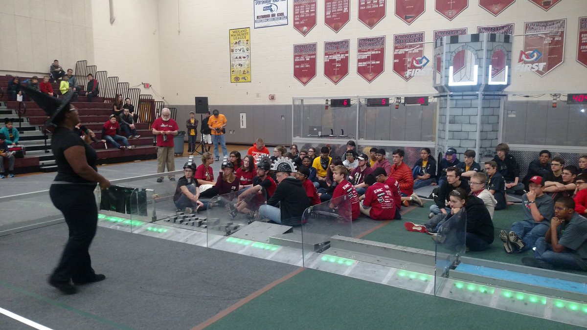 rosierobotics's tweet photo. Drivers listen up, matches about to start #BaystateBrawl @NEFIRST #omgrobots https://t.co/XoN83HWOCi