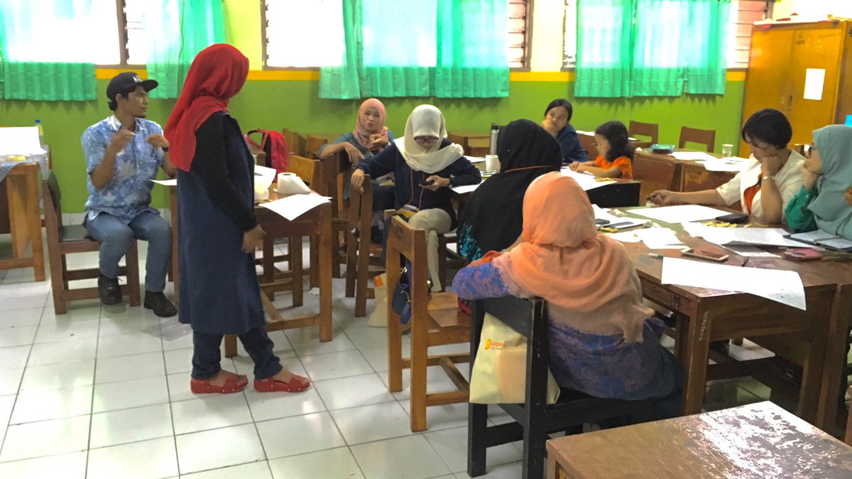 KampusGuruCikal's tweet photo. Kelas Belajar matematika melalui seni rupa. Itulah #MerdekaBelajar di #TPN2016 https://t.co/zqNg6I029F
