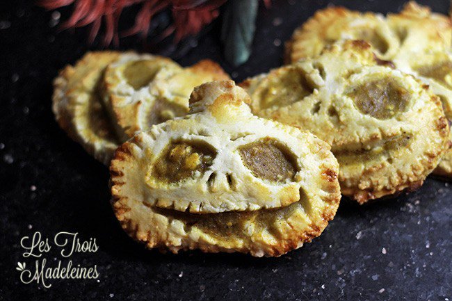 CHAUSSONS A LA CITROUILLE JACK O’LANTERN troismadeleines.com/recette-gateau…