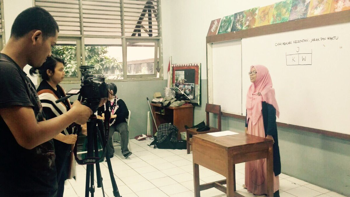 KampusGuruCikal's tweet photo. Kelas @inibudiorg, belajar menjadi guru canggih masa depan. #TPN2016 https://t.co/DvFco5Vnh8