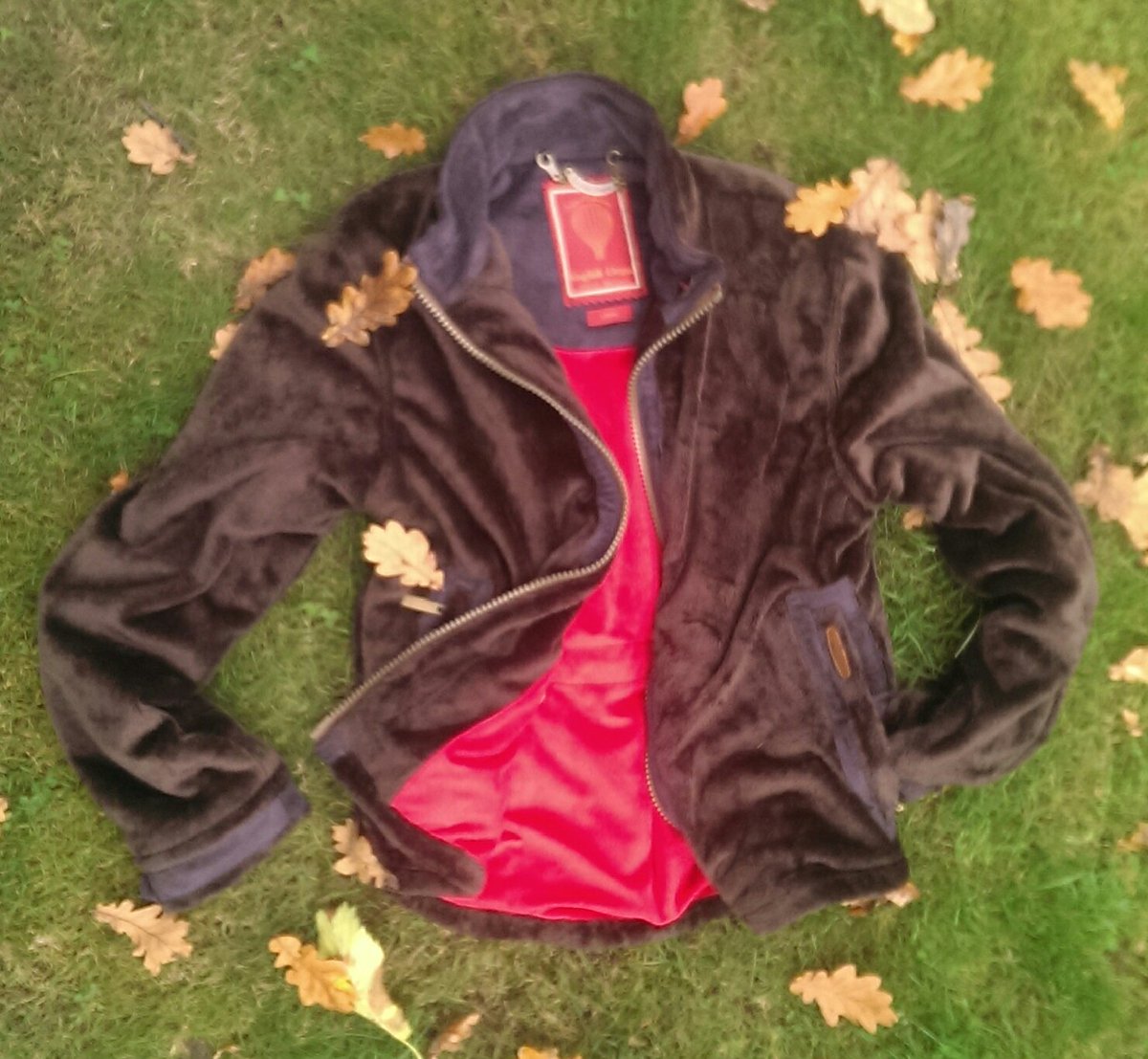 EnglishUtopia's tweet photo. New in!! Furry fleece. Be warm look cool #fleecetop #englishutopia https://t.co/06vhs6OLF4