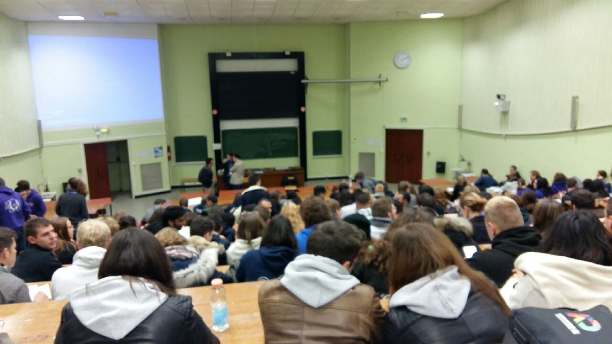 SciencesCaen's tweet photo. L'équipe de la CSC prête pour une colloque sur la médiation scientifique #CongrèsAFNEUS2016 https://t.co/dHyErGHq8E