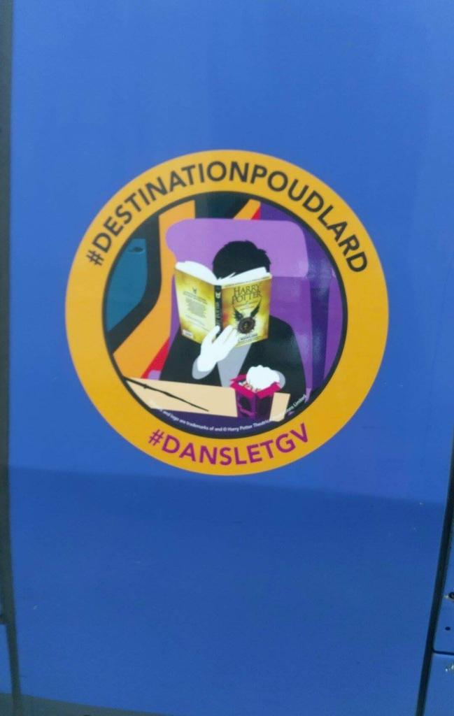 Schnorblatz's tweet photo. Le Poudlard express serait il en réalité un train opéré par @SNCF ?🤔 https://t.co/P3rYwM0kWi