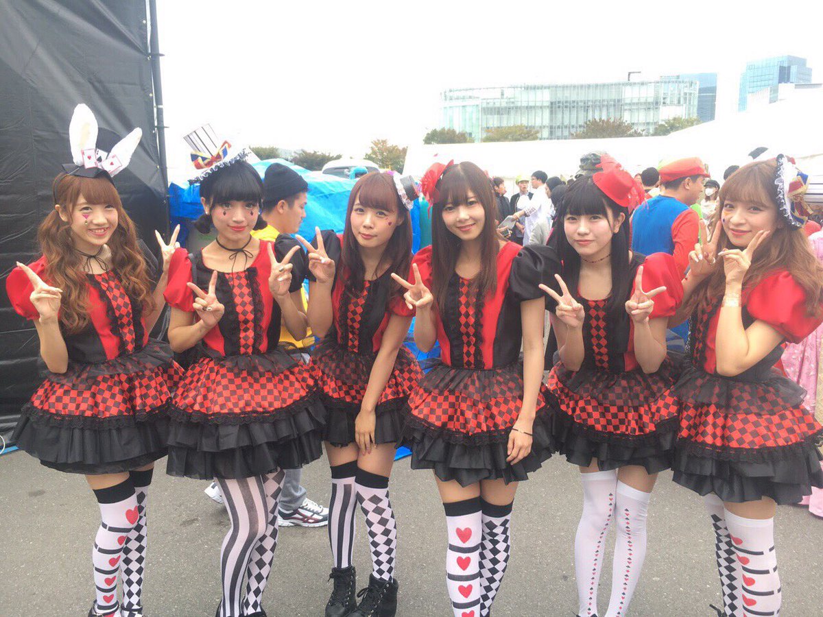aksb_kera's tweet photo. T-SPOOK1日目ありがとうございました❤︎
ハロウィン仕様の新衣装です😍
写真たくさんありがとう(*´ω`*)
《永遠ホワイティース》も初披露でした♪歯ブラシ使ってね✨
#OKAMURA #永遠ホワイティース
#ASOBY https://t.co/llk08aijQe