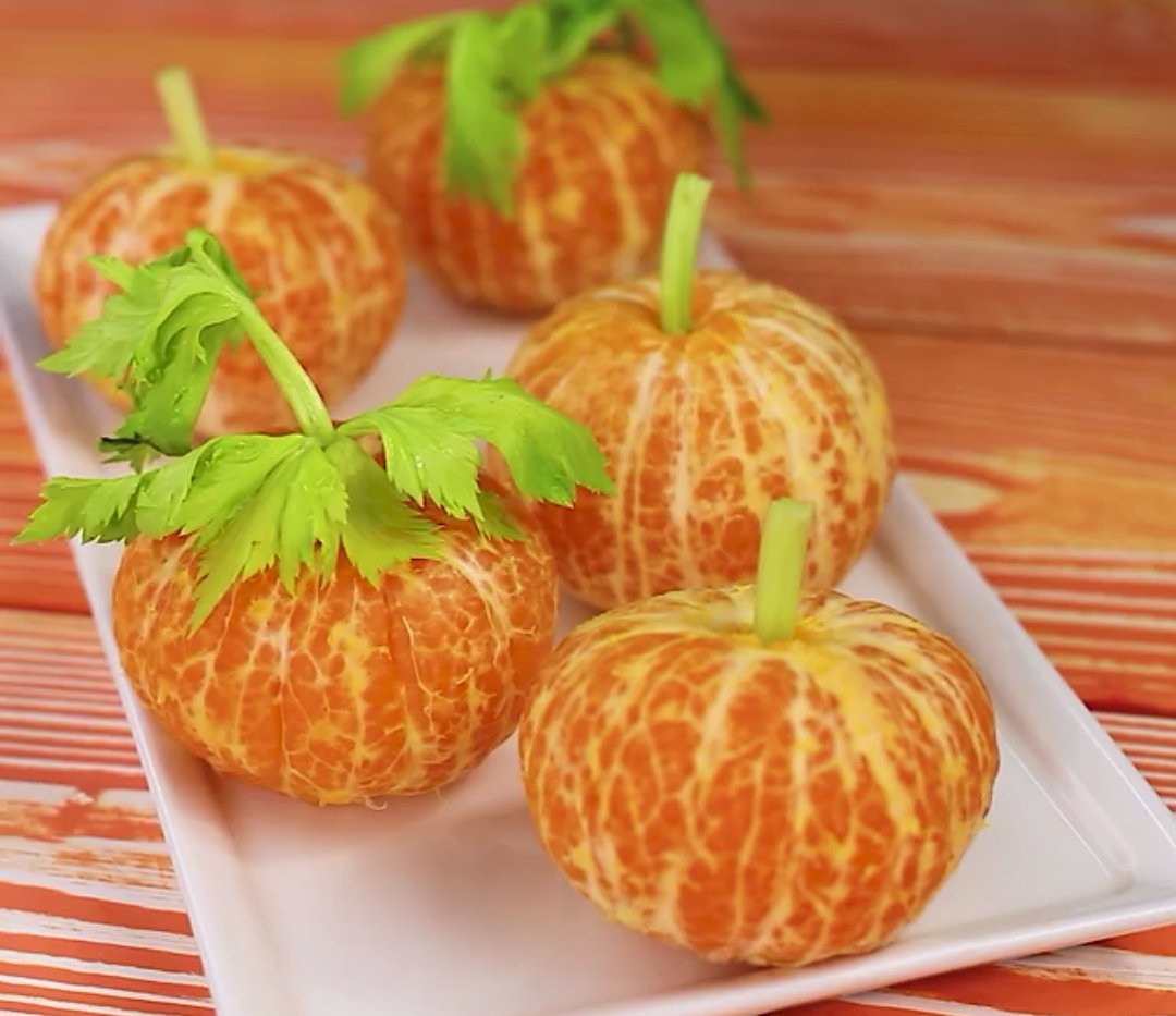 CoverFruitGroup's tweet photo. Tiempo de cítricos,  nuestras calabazas para Halloween. https://t.co/6d5n4ReH6y