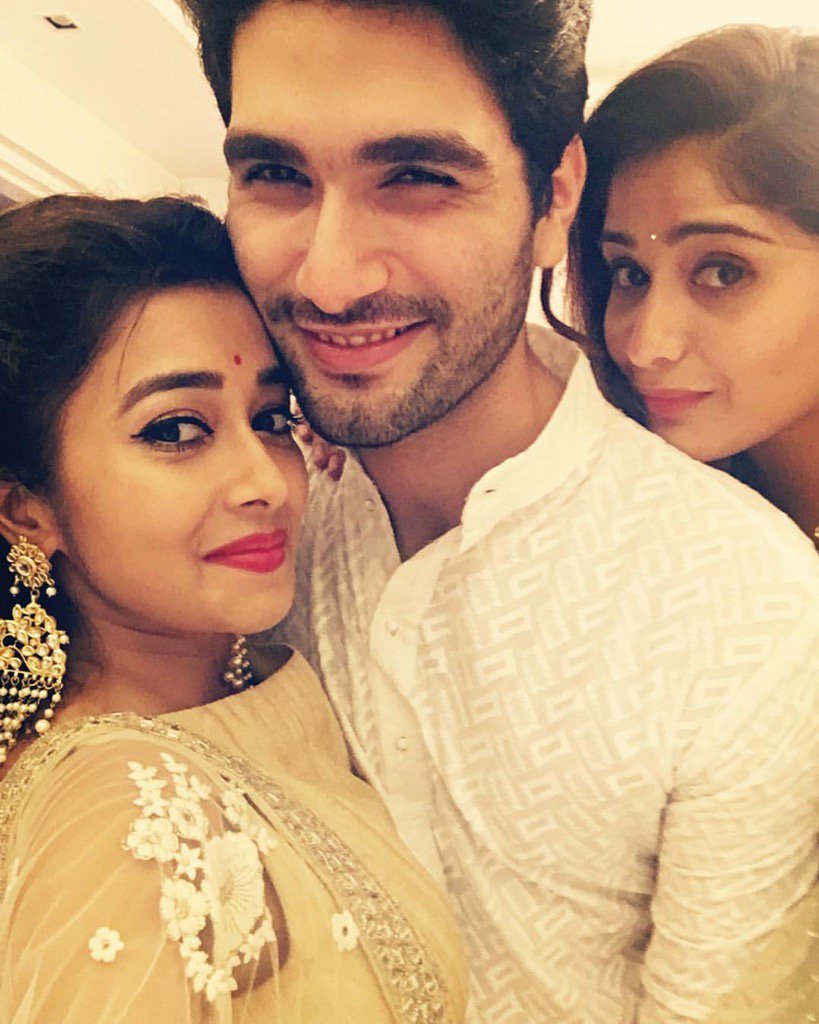 TheVarunToorkey's tweet photo. Shiny night; Shiny faces.
Thank you #dattaatinaa 😗🦀 https://t.co/mA7JAXarYy