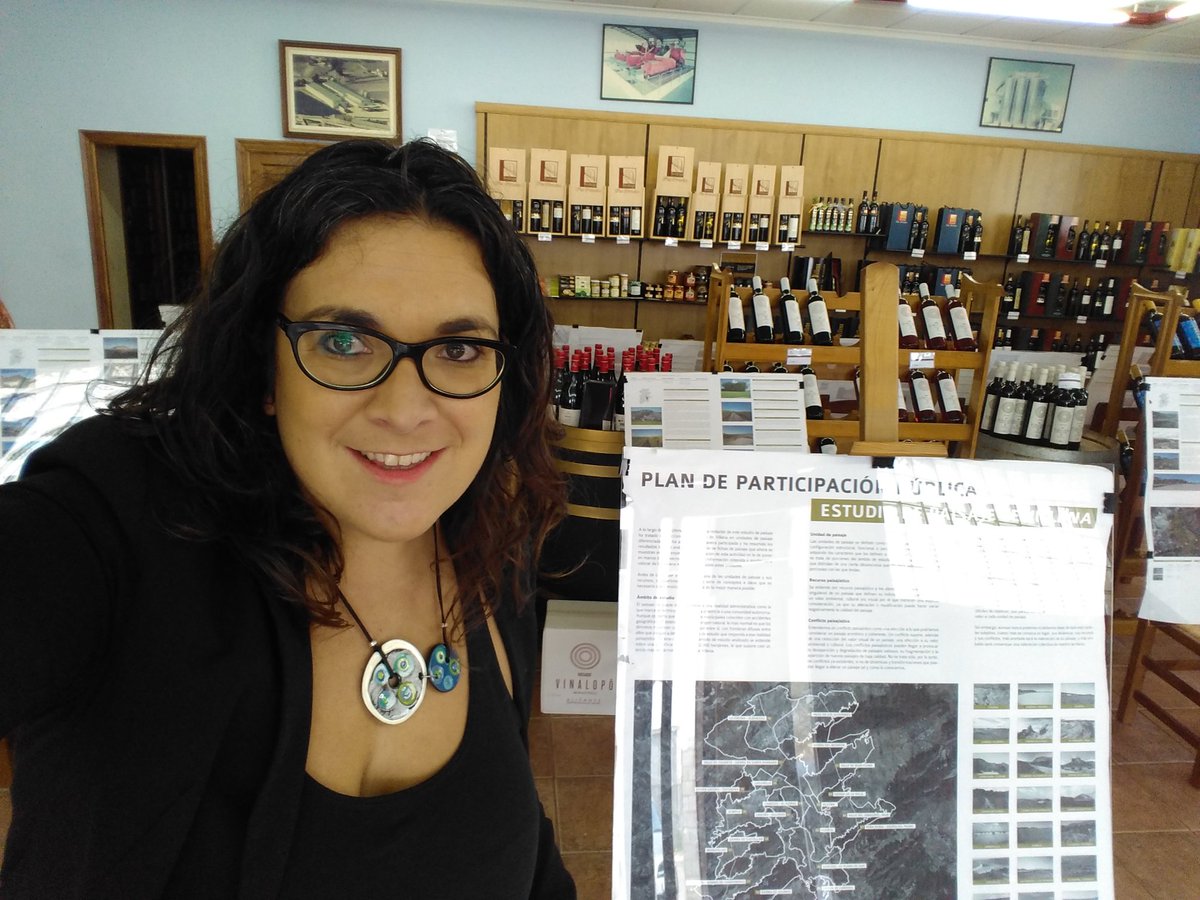 ASOL22's tweet photo. Hoy llevamos la exposición itinerante a @bodegavirtudes #paisaje #paisajevillena #valoracióndepaisaje https://t.co/PCN7RoOjNu