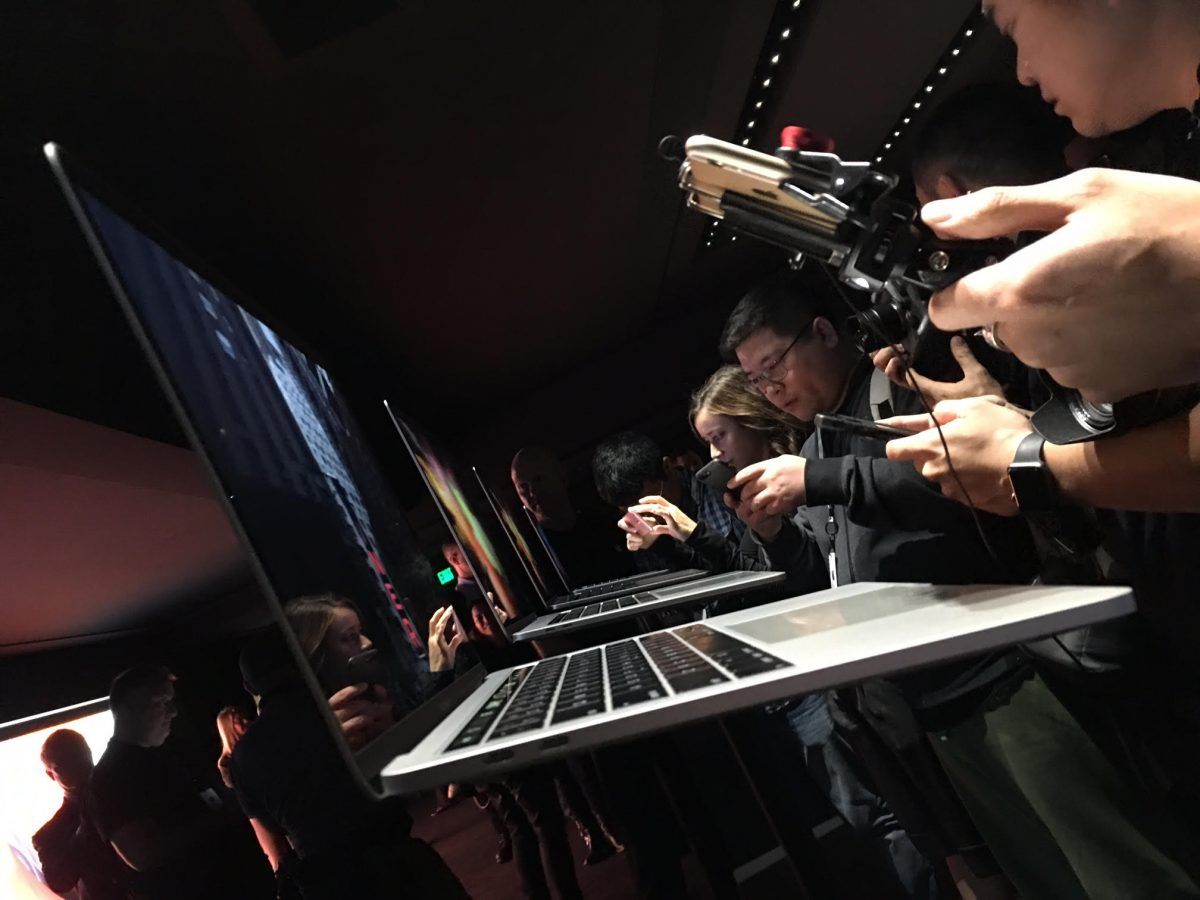 Yahoo's tweet image. New MacBook Pro makes typing fun again yhoo.it/2eEdsZw