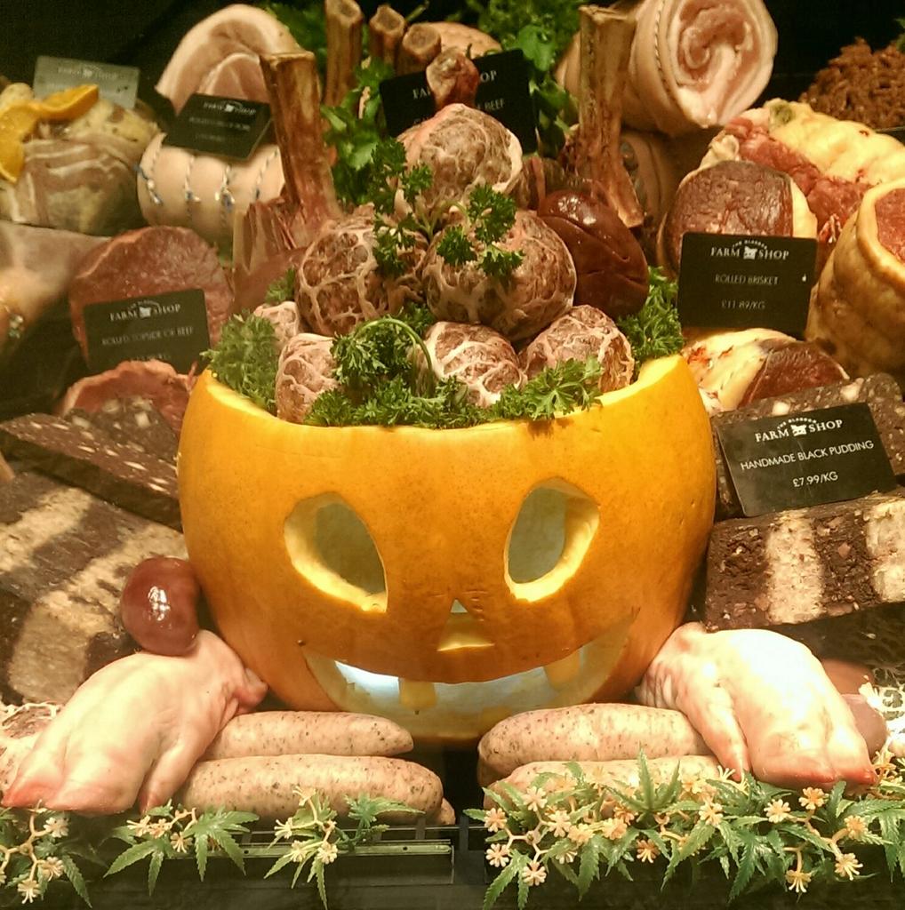 A #spooktacular display in <a href="/fenwicknew/">Susan Jack</a> this weekend! <a href="/_saltwater_fish/">Saltwater Fish Co.</a> @_KO_Sai <a href="/blagdonfarmshop/">Blagdon Farm Shop</a> <a href="/q_guildbutchers/">Q Guild of Butchers</a>