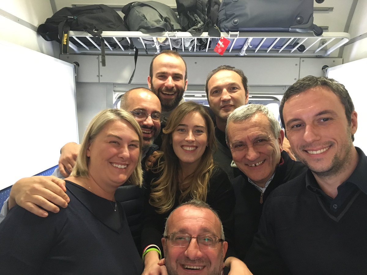 FrancyPaolieri's tweet photo. Verso Roma...#bastaunSi https://t.co/aU13FvZmEz