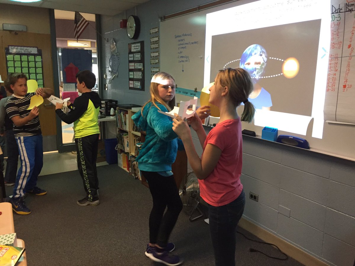 anniemartinez80's tweet image. Mystery #1Why does the sun rise and set?Students try their first Mystery Science lesson. @mrbobbrazier @BLEBulldogs