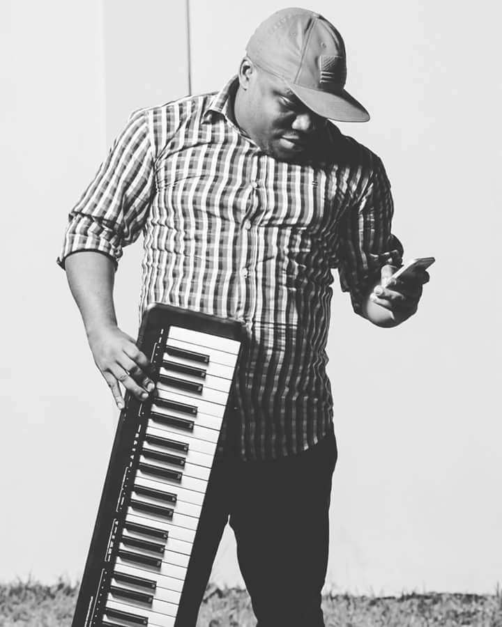 OmariKissiJnr's tweet photo. We're hosting Jloopz today !!!Tune in 10am sharp to Sweet Melodies 94.3 fm! Tell your friends!
#KeysandStrings https://t.co/nVYn2NAvLy