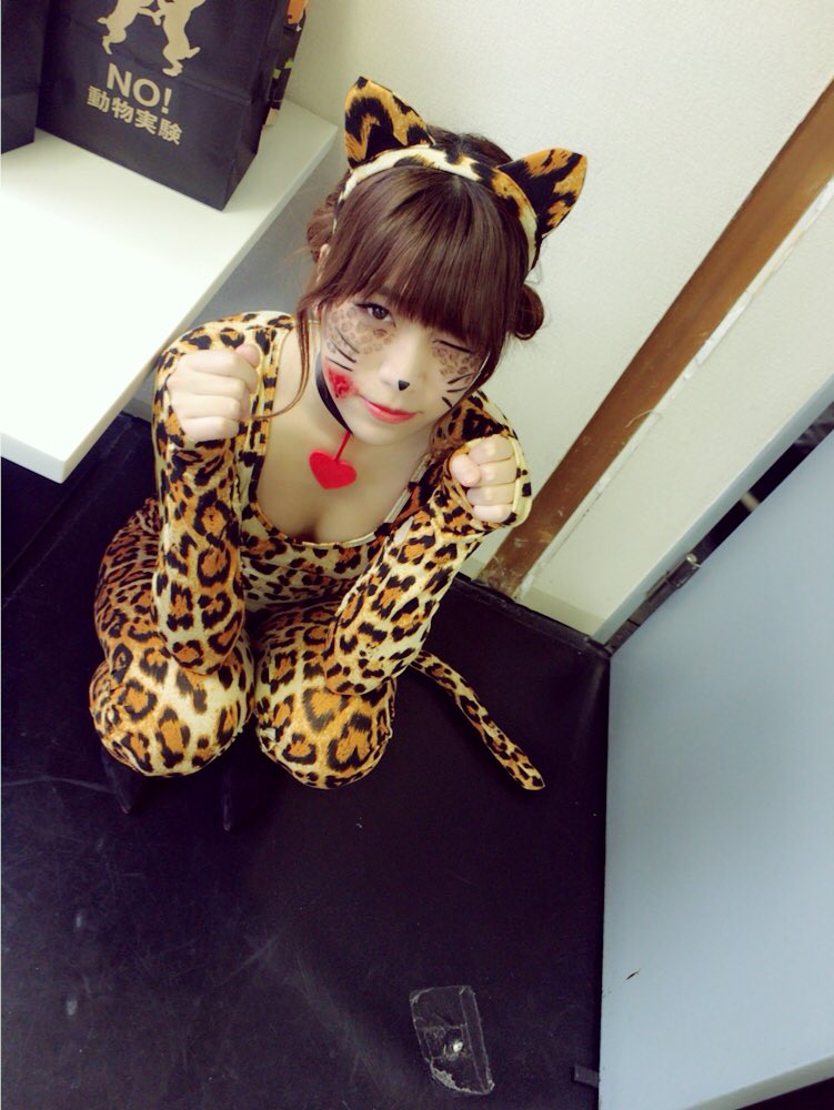 ヒョウのコスプレが似合う神崎紗衣