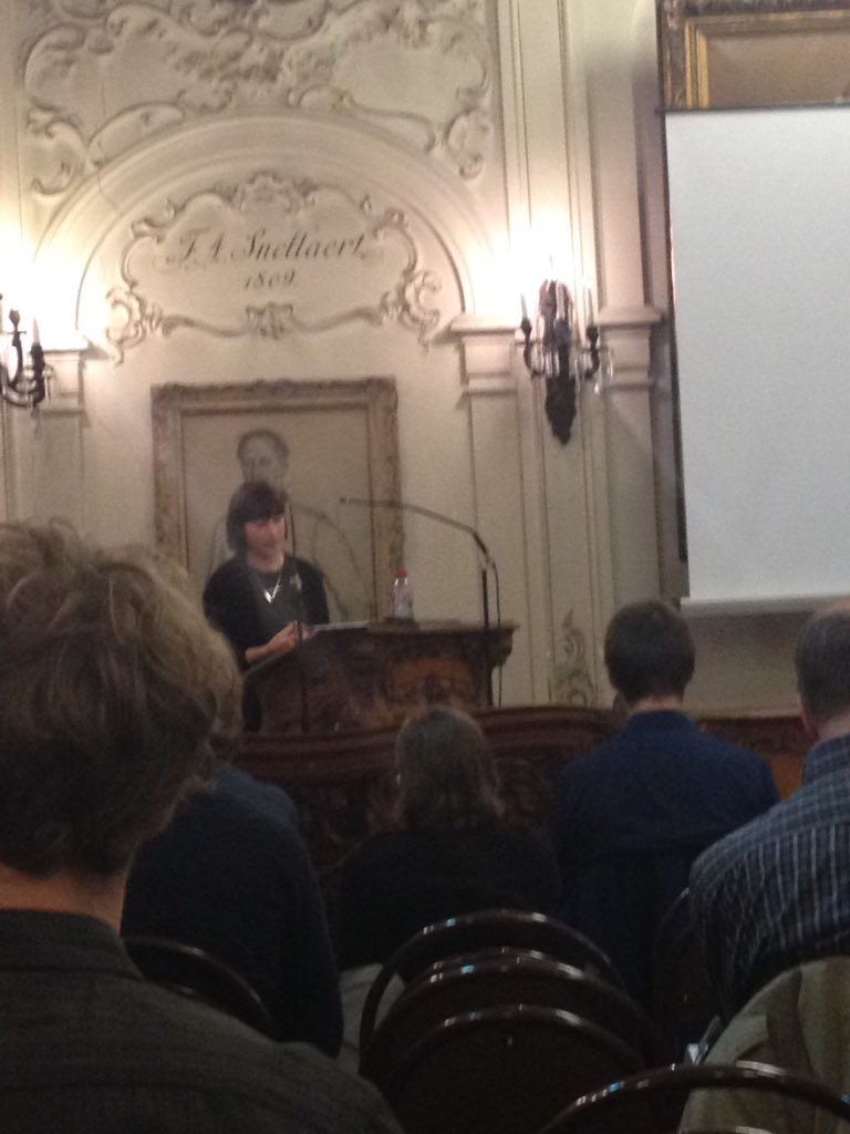 IngeDeBal's tweet photo. Vanessa Carr rocking it without a PowerPoint. #wedontneednoppt #lrrrAC https://t.co/MCRLLvbR2e