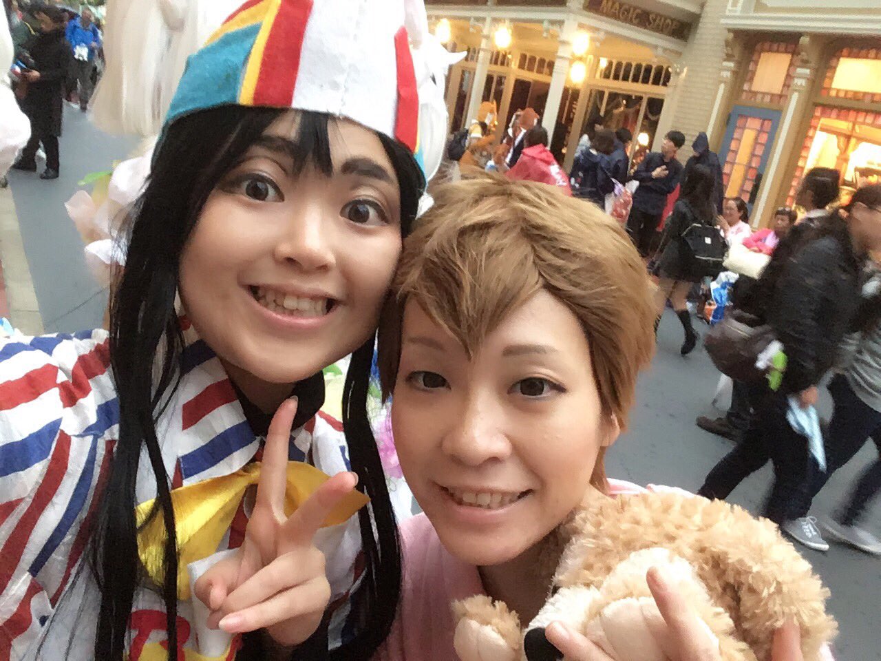 ぬー 今日一日中寝てた 昨日はdハロでピーターパン マイケルしてきましたー 兄弟3人揃った自慢 衣装 はウェンディが作ってくれました 当日に衣装渡されたんだけど 着た瞬間笑った笑 とりあえずばぶーって言ってれば何でも許された１日でしたばぶー