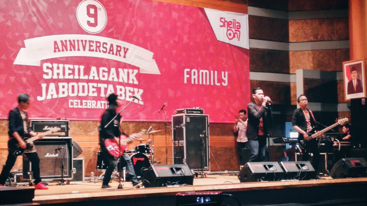 SheilaGankID's tweet photo. lets welcome @SETU7UH performance.
#SheilagankID #9thAnnivSGJabodetabek https://t.co/bP8YtGRCTn
